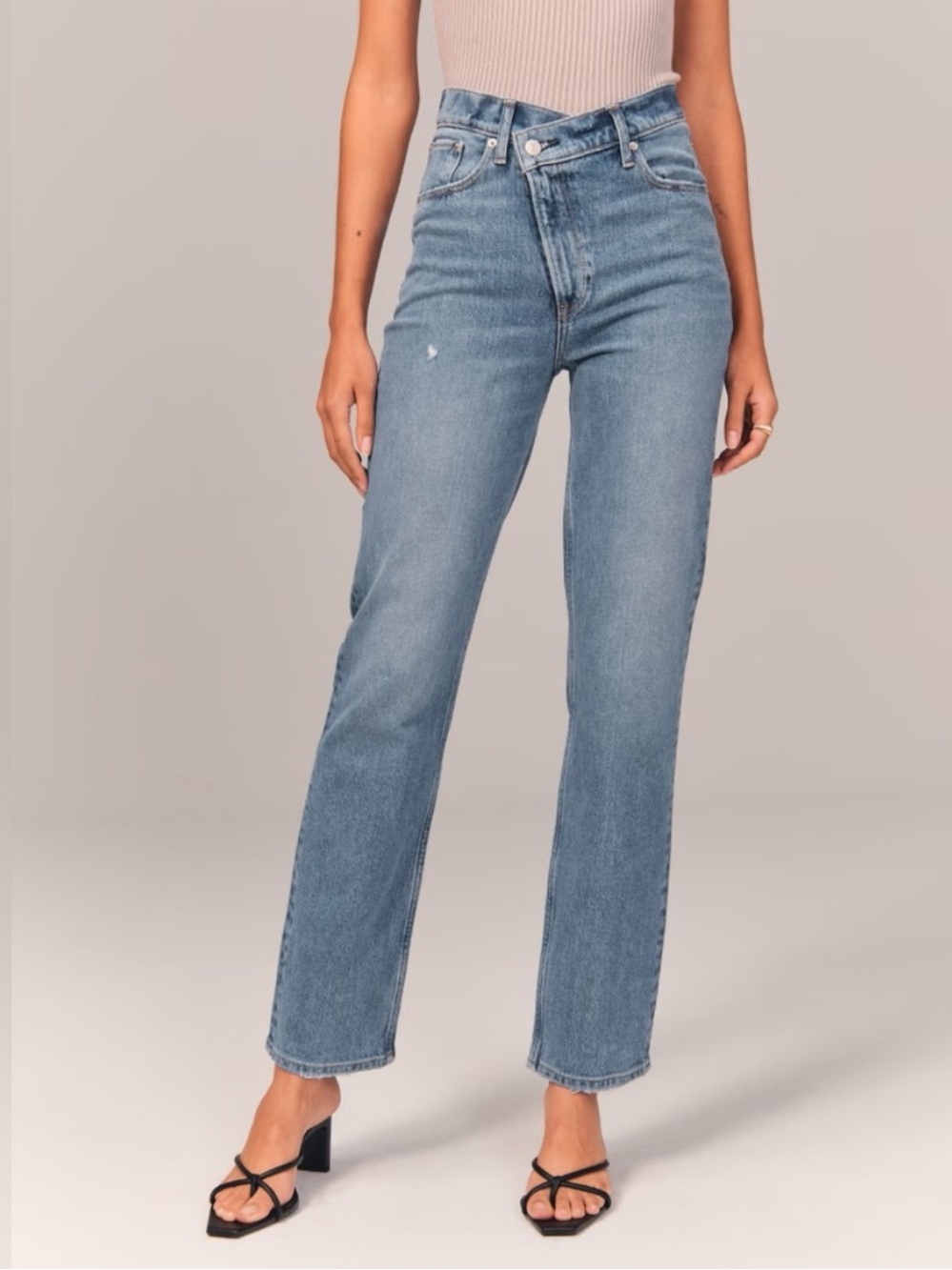 Abercrombie & Fitch 90s Straight Asymmetrical Curve Love Jeans